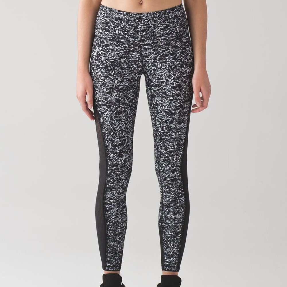 Lululemon | Deep Breath Tight Leggings | Iced Wave White Black | 6 | W5AHHS
